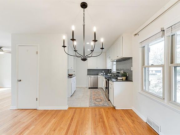 5th image of 2132 Erin Pl