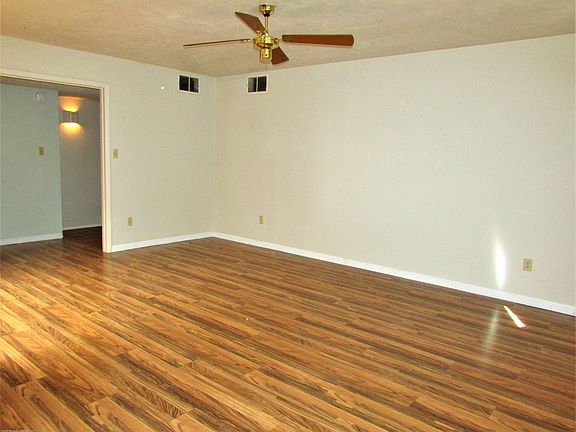 3rd image of 101 W 30th St