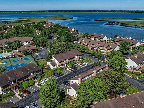 2nd image of 10 Spinnaker Ct #10