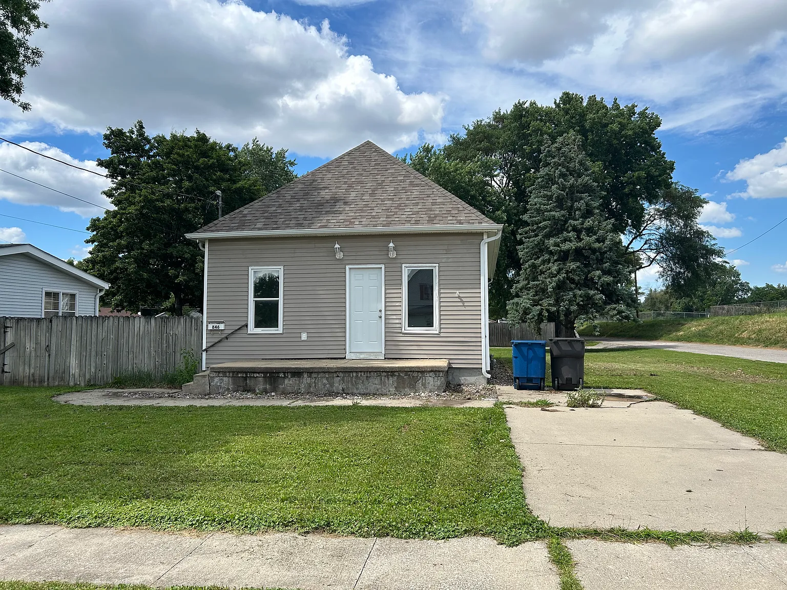 3 bed, 880 sqft, $1,475 — Photo 2
