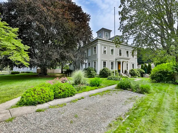 51 Woodland St APT 2, Newburyport, MA 01950