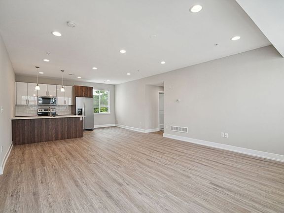 2nd image of 2612 Annin St #3