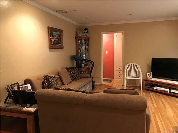 4th image of 10348 McVine Ave