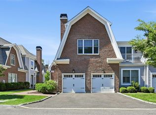 227 Coach Dr, Woodbury, NY 11797