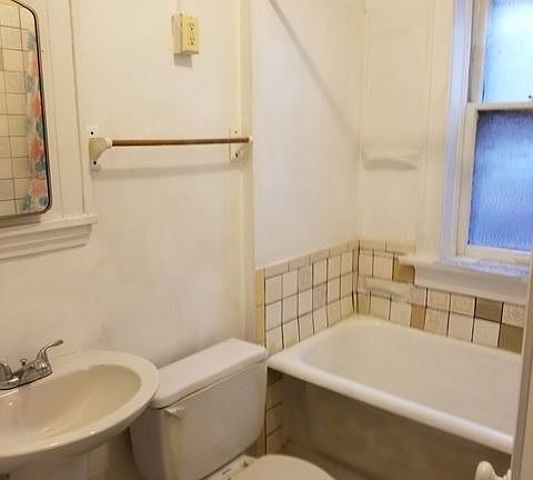 4th image of 621 Wilmington Ave APT 1E