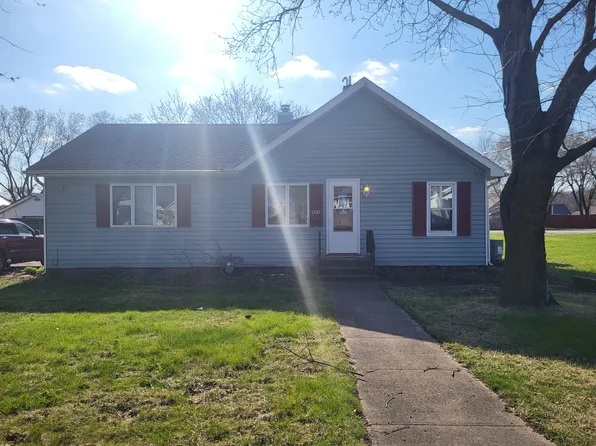 1527 Pine St, Ottawa, IL 61350