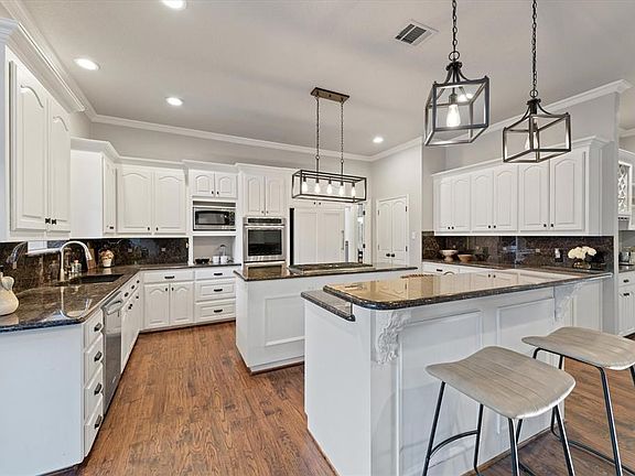 3rd image of 704 Aberdeen Way