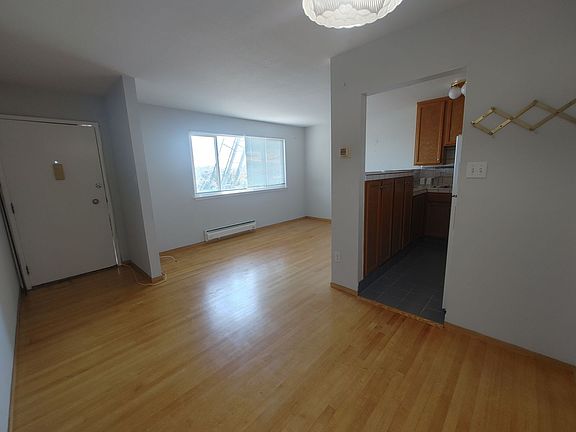 5th image of 400 Monterey Blvd APT 11