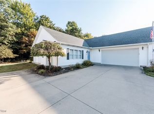 3954 Hilltop Dr, Vermilion, OH 44089