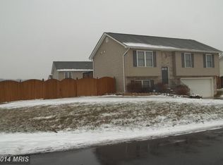 98 Taft Dr, Inwood, WV 25428