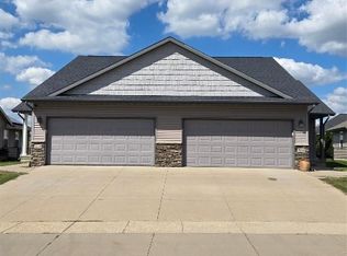 5616 Dostal Dr SW, Cedar Rapids, IA 52404