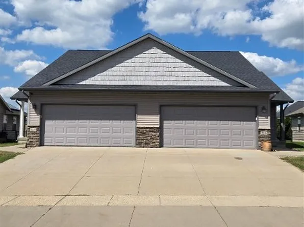 5616 Dostal Dr SW, Cedar Rapids, IA 52404