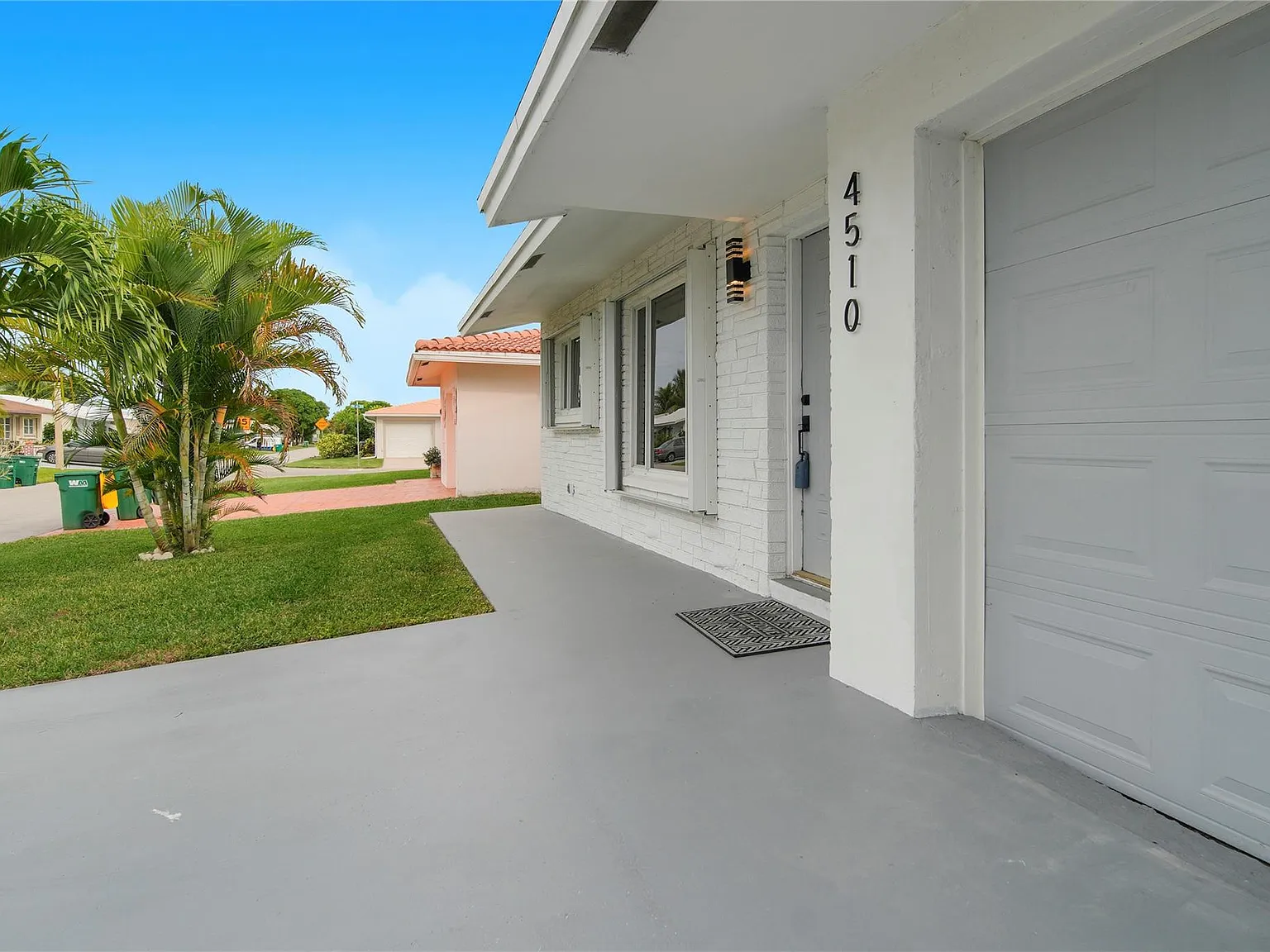 2 bed, 1.5 bath, 1392 sqft, $1,900 — Photo 4