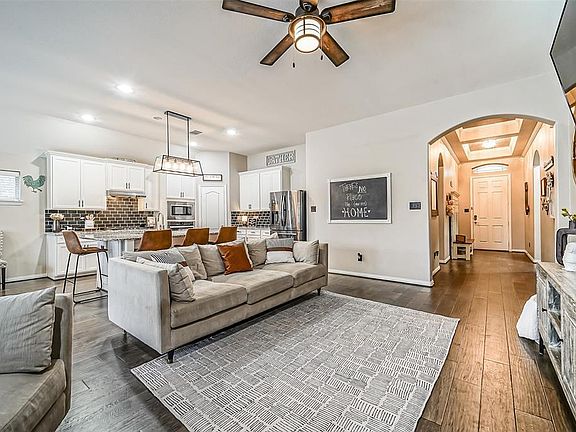 5th image of 2709 Parkside Valley Ln