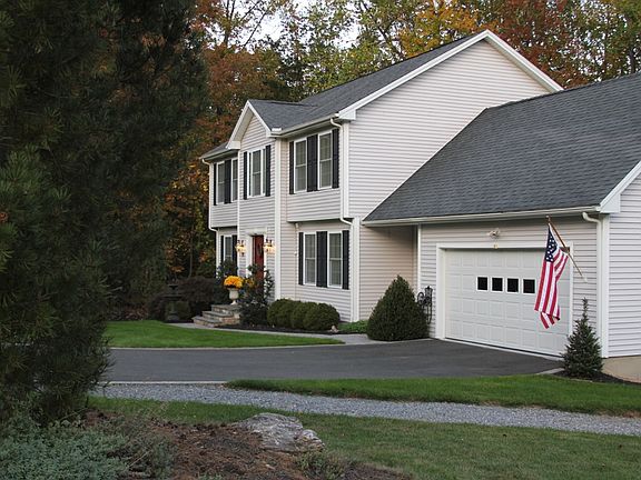 5th image of 93 Dickinson Dr