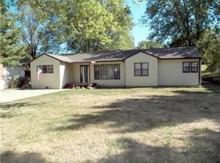 1719 Cherokee St, Leavenworth, KS 66048
