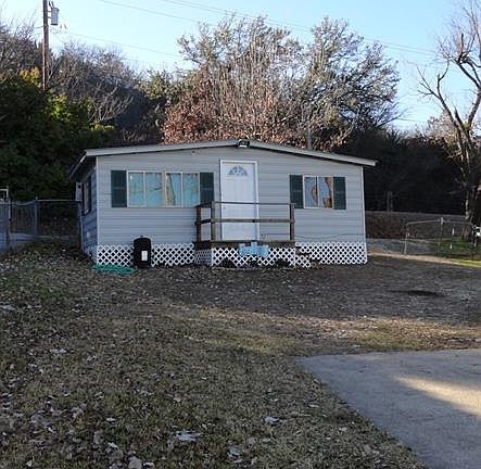 2nd image of 732 W Lake Dr