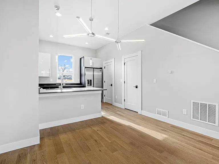 3832 Jason St #5 — Photo 4