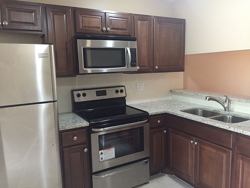 1st image of 4063 Lakeside Dr