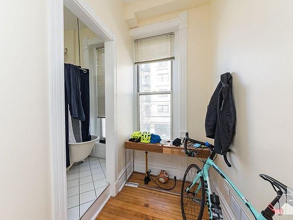 3rd image of 2772 N Lincoln Ave APT 201