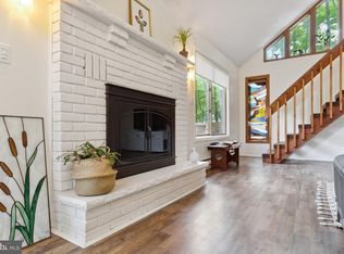 206 Saint Andrews Dr, Bushkill, PA 18324