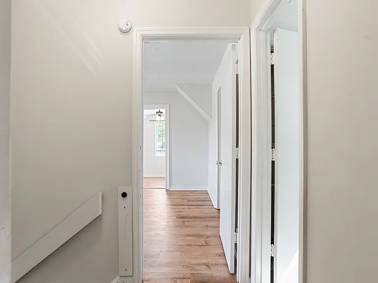 143 Cambridge Dr — Photo 3