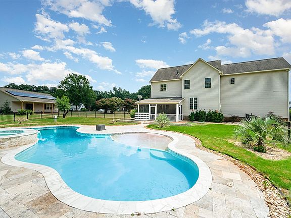 2nd image of 500 Pearl Place Ln