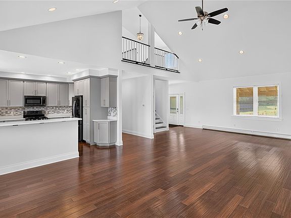 4th image of 703 Coddington Rd
