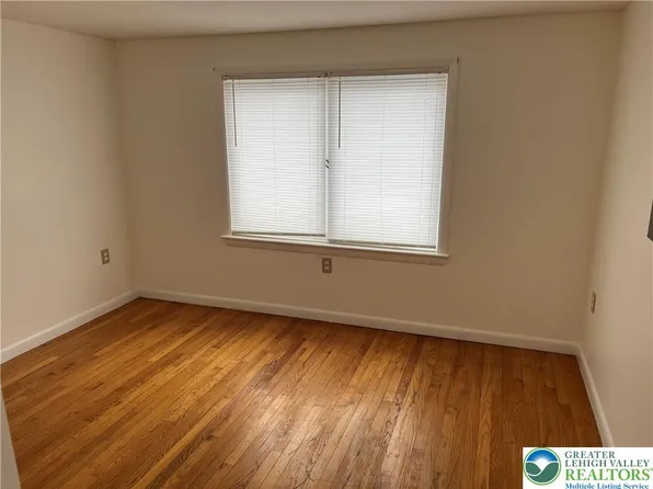 132 E Broad St #1, Tamaqua, PA 18252