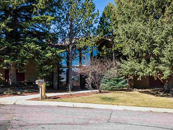 3rd image of 1695 Indian Hills Dr