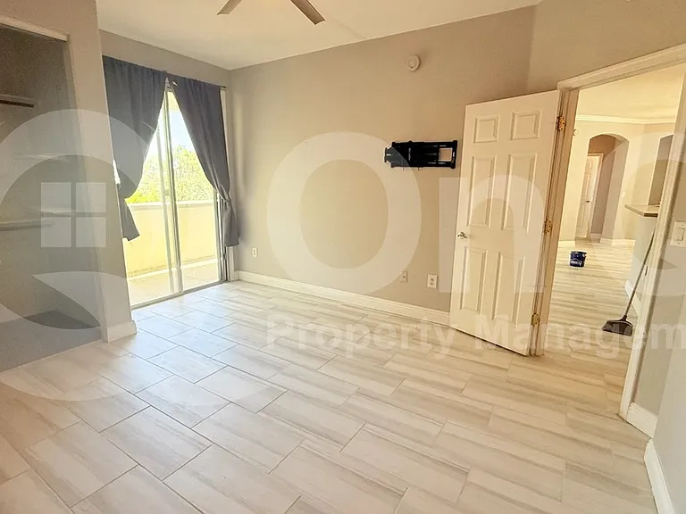 2992 N Miller Rd #215B — Photo 4