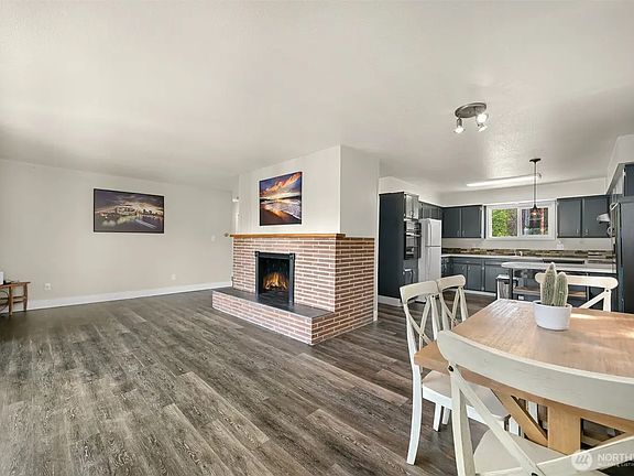 3rd image of 1825 E Sunset Dr