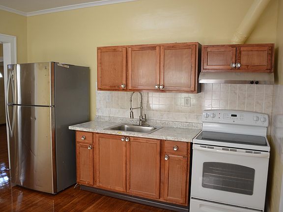 4th image of 1673 Taylor Ave #1F