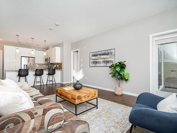 6490 194th St #301, Surrey, BC V4N 6J9