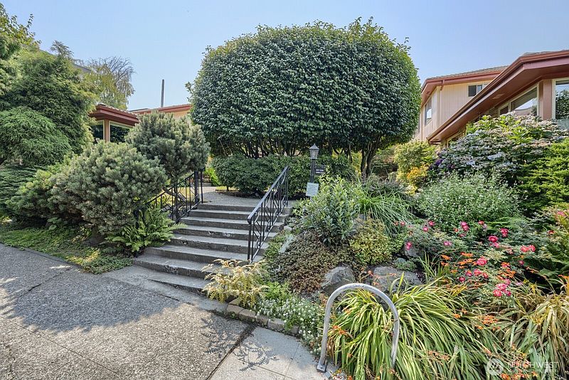 3rd image of 503 B E Harrison Street
