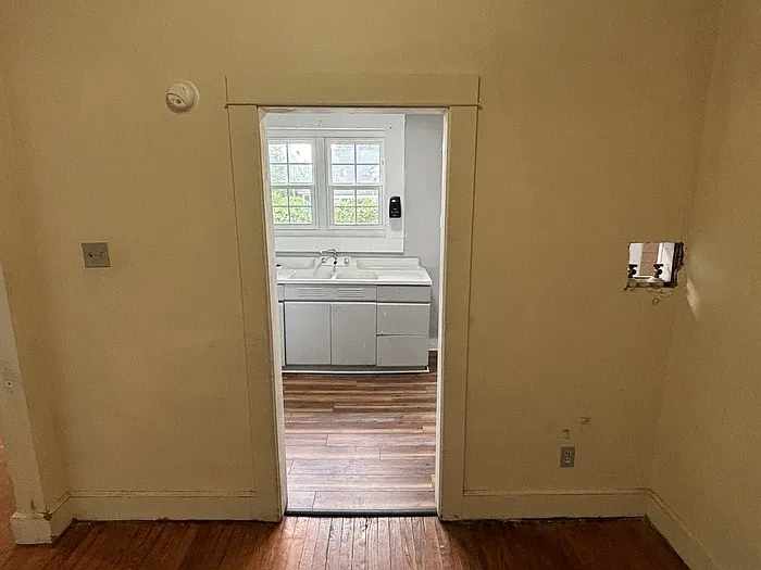 147 Center St — Photo 3