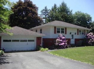 2 Ledgestone Rd, Troy, NY 12180