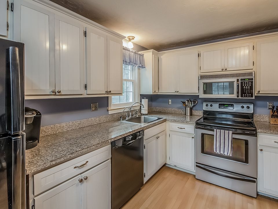 1st image of 15 Nancy Dr