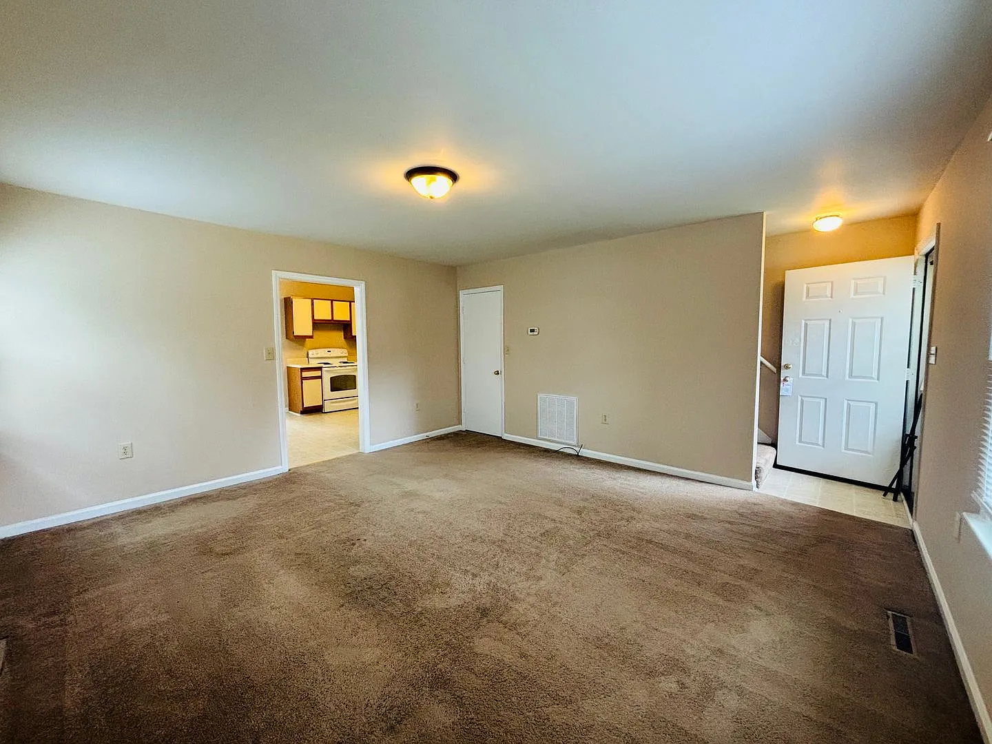 2 Bedroom 1.5 bath Duplex — Photo 3