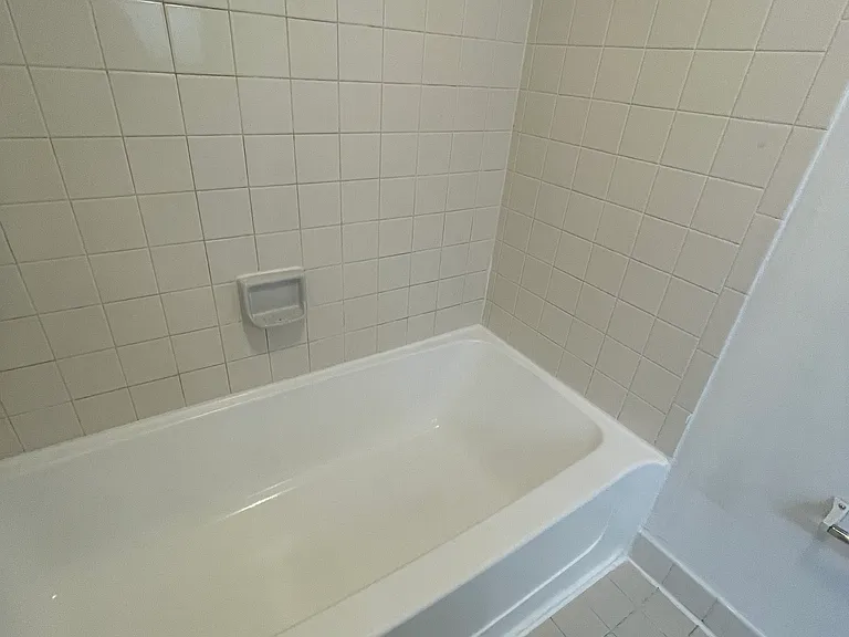 2811 N Oakland Forest Dr #206 — Photo 10