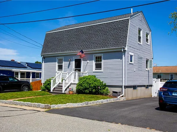 115 Islington Ave, Portsmouth, RI 02871