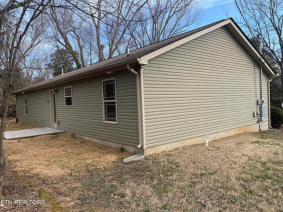 3rd image of 199 Sutton Ln