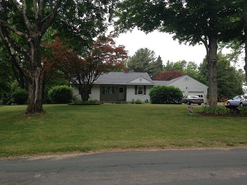 Front of House
						:
						View from the street