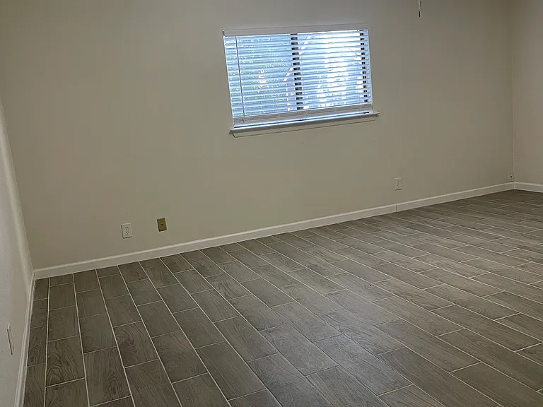 6855 Columbia Ridge Dr — Photo 3