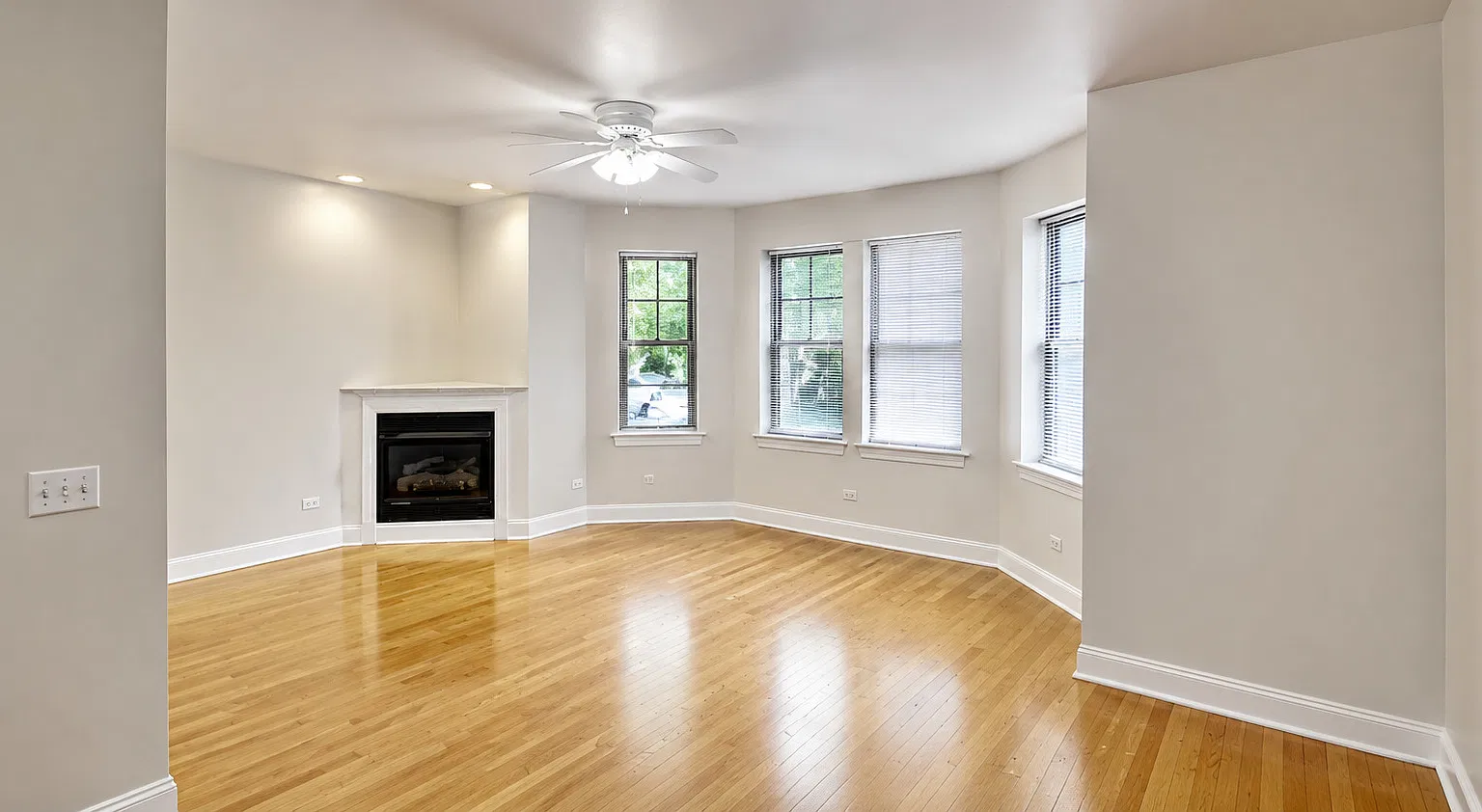 2 bed, 1200 sqft, $1,950 — Photo 2