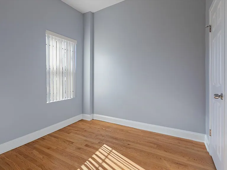 4211 W Gladys Ave #2 — Photo 10