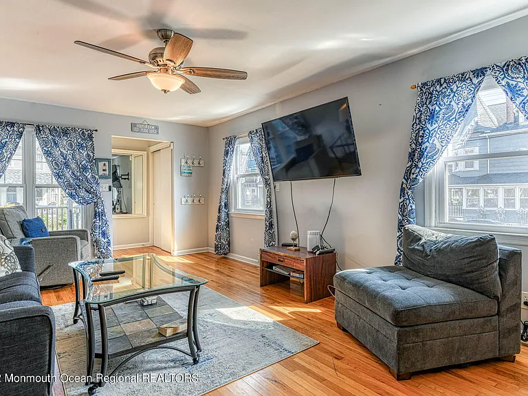 42 Abbott Ave — Photo 6