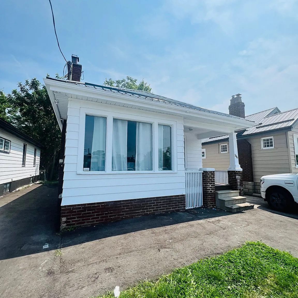 4 bed, $2,300 — Photo 2