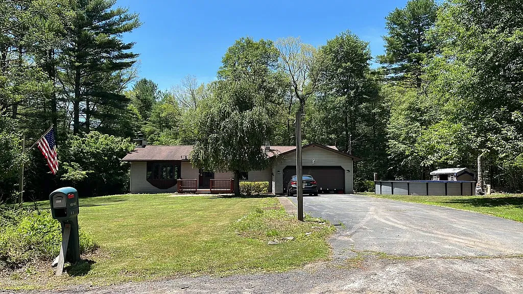 3 bed, 1600 sqft, $2,950 — Photo 1
