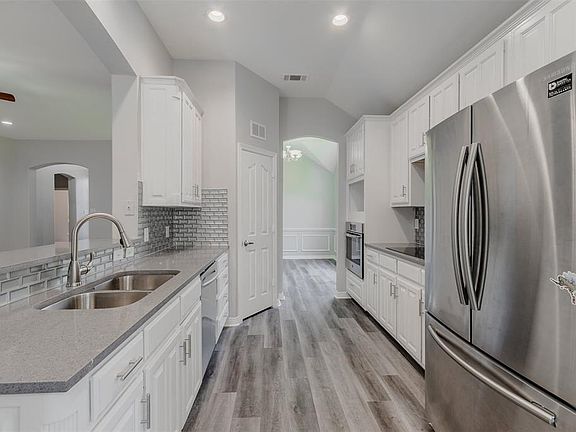 5th image of 2311 Chambray Dr